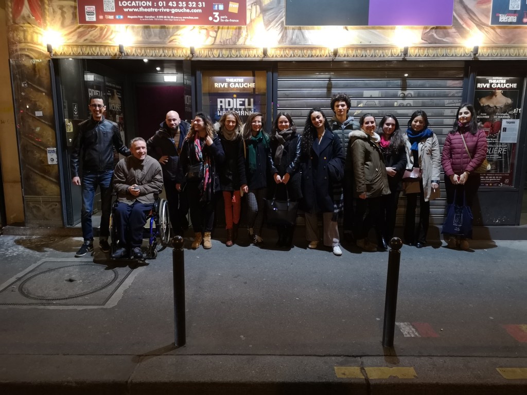 La troupe à la sortie de la pièce